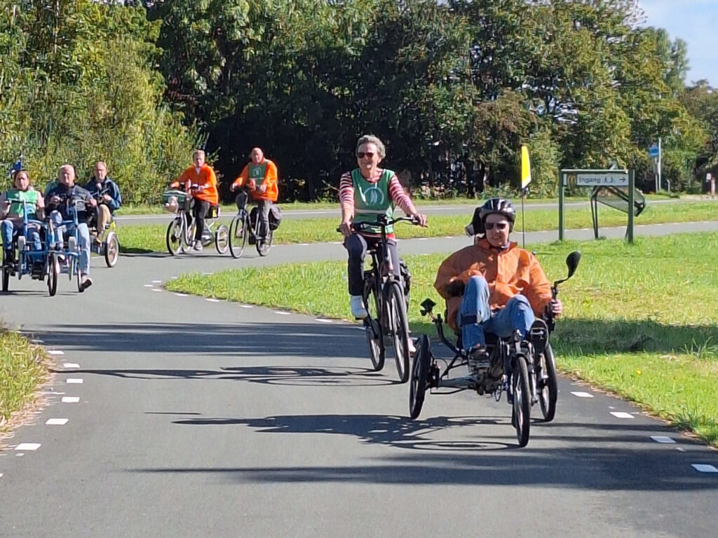 Nynke op haar trike tijdens de Onbeperkte Elfstedentocht 2024