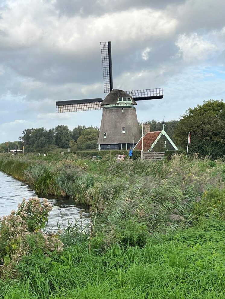 Oude molen op de route van de Dam tot Dam fietsklassieker