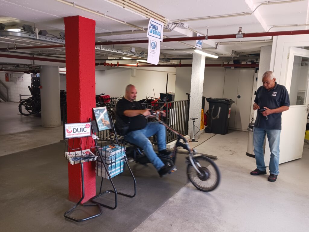 Helling bij het binnenkomen van fietsenstalling Laag Catharijne niet voor iedereen toegankelijk